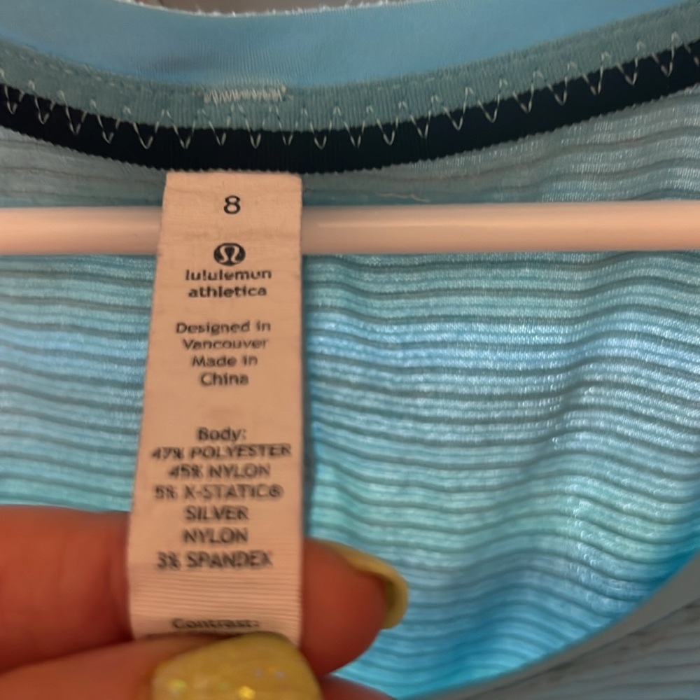 LuLuLemon tee - Picture 2 of 4